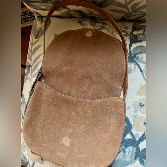 Madewell Dakota Shoulder Saddle Bag in suede. - Picture 4 of 5